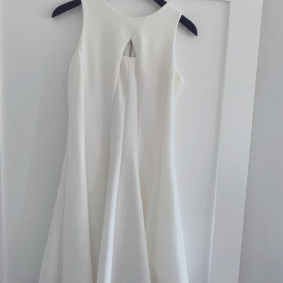 LE CHATEAU beautiful white fit & flare size 4 - Picture 1 of 2